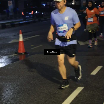Runner Photo 7904059
