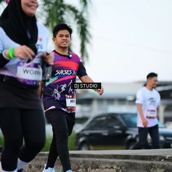 Runner Photo 7904134
