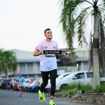 Runner Photo 7904135