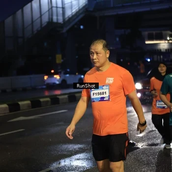 Runner Photo 7904383