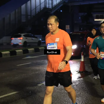 Runner Photo 7904393