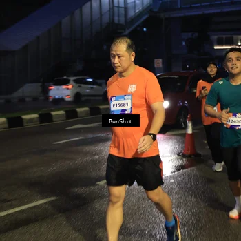Runner Photo 7904395