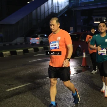 Runner Photo 7904397