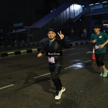 Runner Photo 7904540