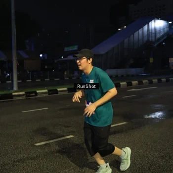 Runner Photo 7904598