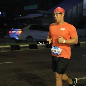 Runner Photo 7904704