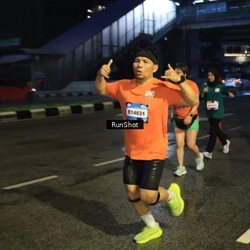 Runner Photo 7904773