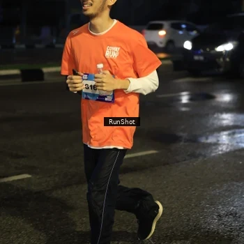 Runner Photo 7904784