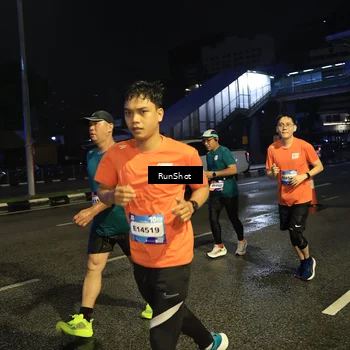 Runner Photo 7905302