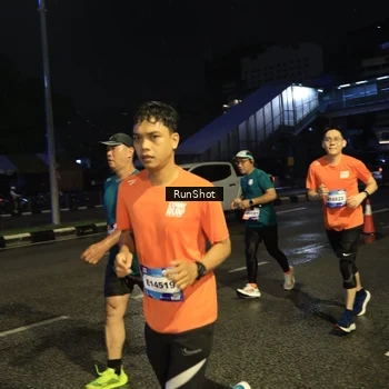 Runner Photo 7905304