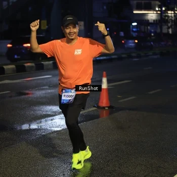 Runner Photo 7905445