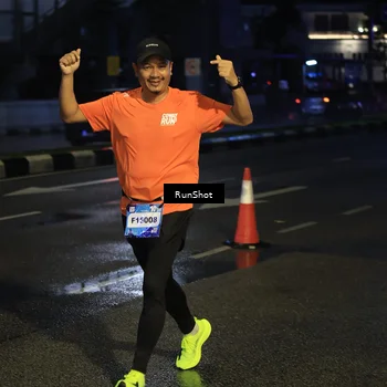 Runner Photo 7905478