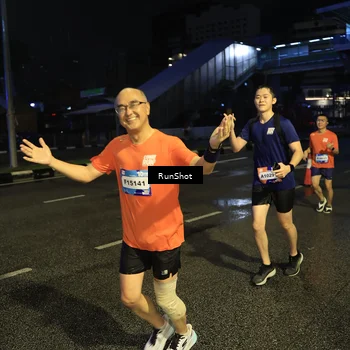 Runner Photo 7905535