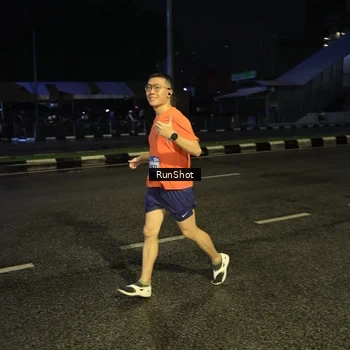 Runner Photo 7905606