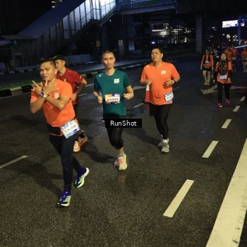 Runner Photo 7905675