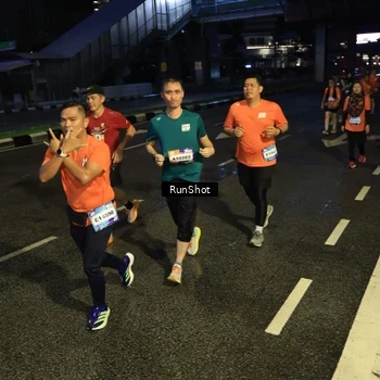Runner Photo 7905689