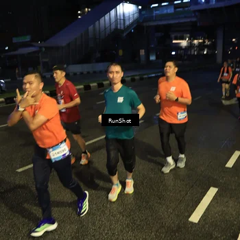 Runner Photo 7905690