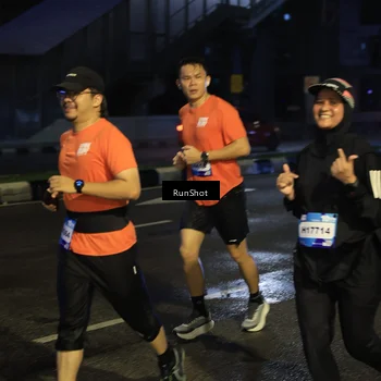 Runner Photo 7905692