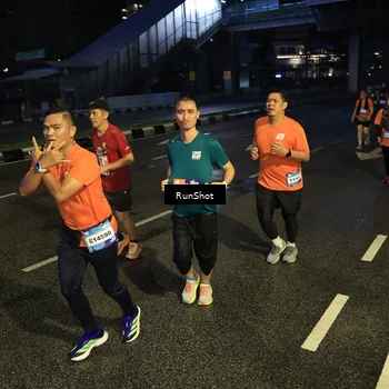 Runner Photo 7905694