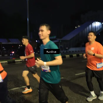 Runner Photo 7905736