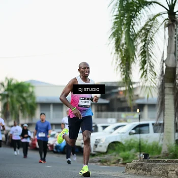 Runner Photo 7905859
