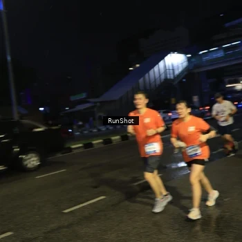 Runner Photo 7906002