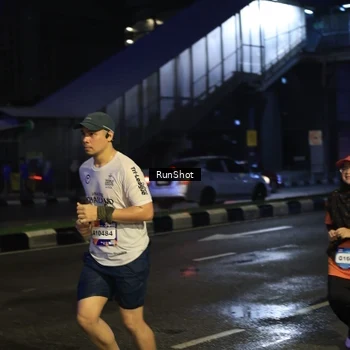 Runner Photo 7906041