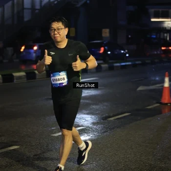 Runner Photo 7906098