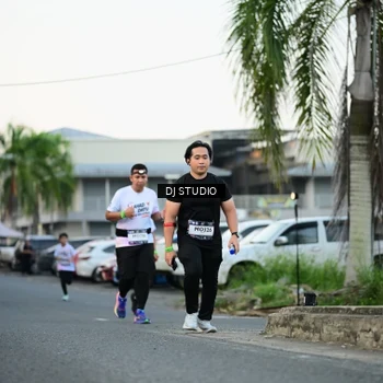 Runner Photo 7906110