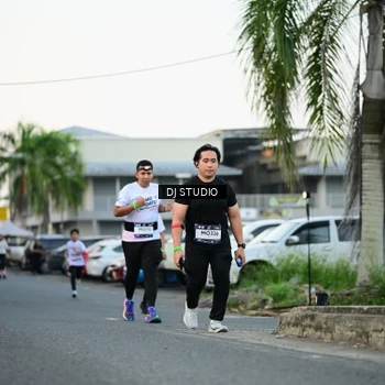 Runner Photo 7906111