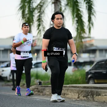 Runner Photo 7906118