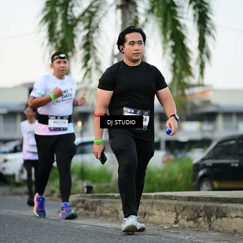 Runner Photo 7906125