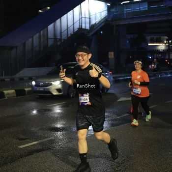 Runner Photo 7906249