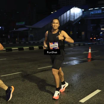 Runner Photo 7906316