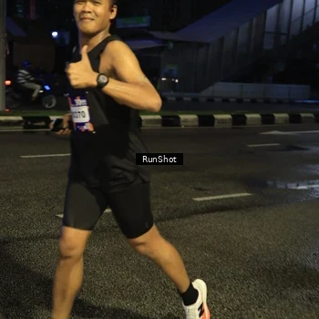 Runner Photo 7906400