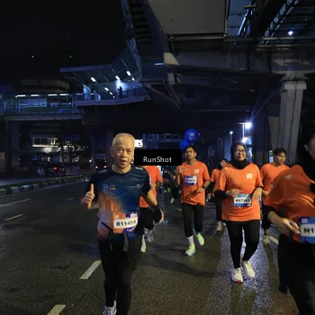 Runner Photo 7906674