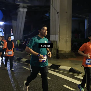 Runner Photo 7906784