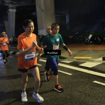 Runner Photo 7907093