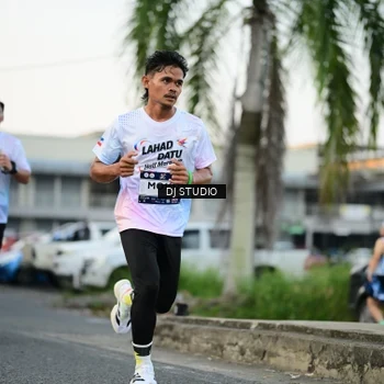 Runner Photo 7907400