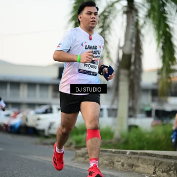 Runner Photo 7907438