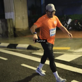 Runner Photo 7907635
