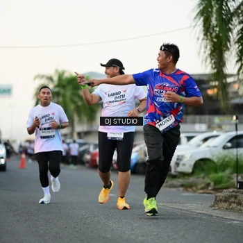 Runner Photo 7908111