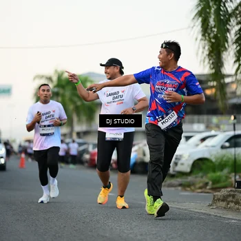 Runner Photo 7908114
