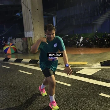 Runner Photo 7908151
