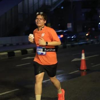 Runner Photo 7908423