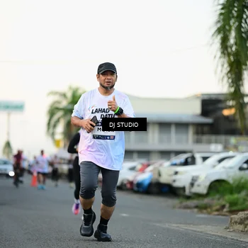 Runner Photo 7909099