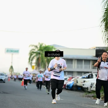 Runner Photo 7909704