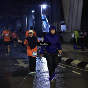 Runner Photo 7910043