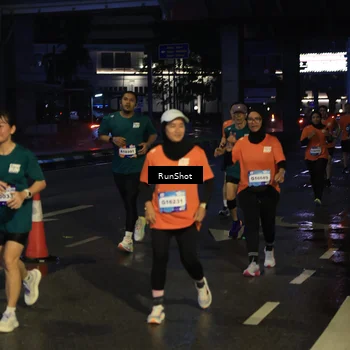 Runner Photo 7910102