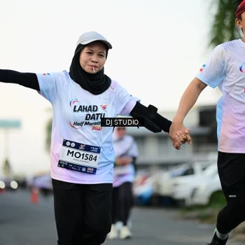 Runner Photo 7910110